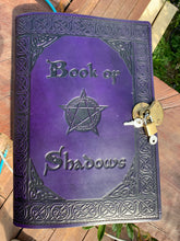 Load image into Gallery viewer, Book of Shadows with Pentagram - Purple - with special clasp and lock with 2 keys
